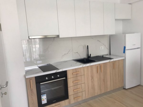 Durres, jepet me qera apartament 1+1+Ballkon Kati 4, 56 m² 400 € (Rruga pavaresia)