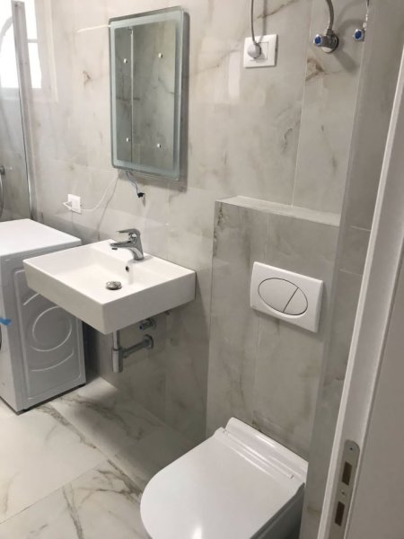 Durres, jepet me qera apartament 1+1+Ballkon Kati 4, 56 m² 400 € (Rruga pavaresia)