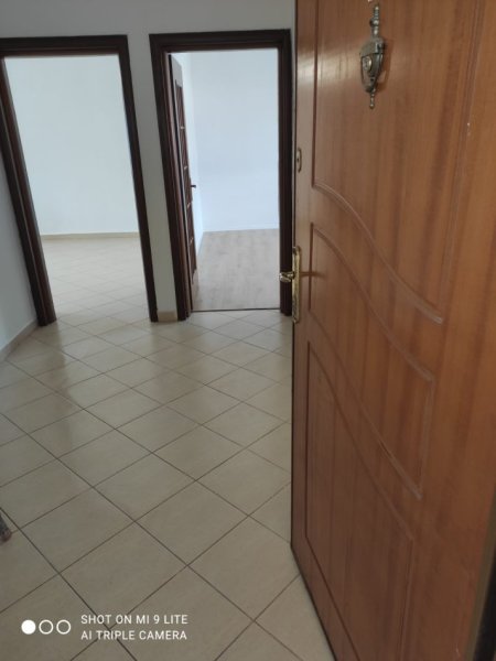 Tirane, shitet apartament 1+1 Kati 4, 64 m² 90.000 € ( SHITET SUPER APARTAMENTI 1+1 ME HIPOTEKË TEK RRUGA E DIBRËS, PRANË SHKOLLËS SË BASHKUAR)