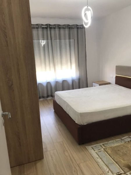 Durres, jepet me qera apartament 1+1+Ballkon Kati 4, 56 m² 400 € (Rruga pavaresia)