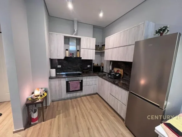 Tirane, shitet apartament 1+1 Kati 4, 76 m² 240.000 € 