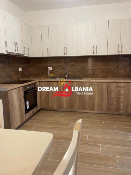 Tirane, jepet me qera apartament 1+1+Ballkon Kati 2, 70 m² 700 € (tek Selvia prane Observator)