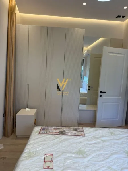 Tirane, jepet me qera apartament 1+1+Ballkon Kati 1, 55 m² 900 € (RRUGA E DIBRES)