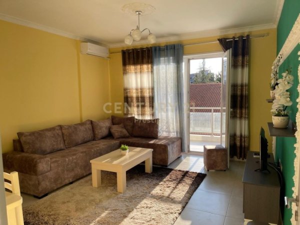 Tirane, jepet me qera apartament 1+1+Aneks+Ballkon , 60 m² 470 € 