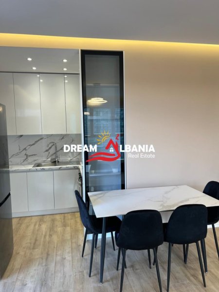 Tirane, jepet me qera apartament 1+1+Ballkon Kati 6, 70 m² 550 € 