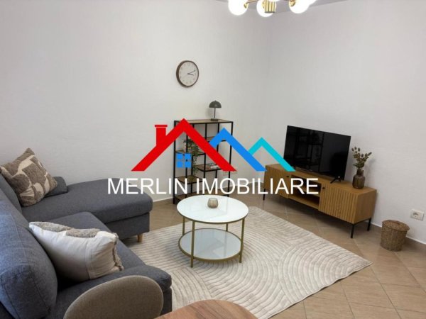 Tirane, jepet me qera apartament 1+1+Ballkon Kati 3, 60 m² 500 € (BULEVARDI BAJRAM CURRI)