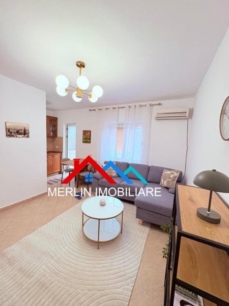 Tirane, jepet me qera apartament 1+1+Ballkon Kati 3, 60 m² 500 € (BULEVARDI BAJRAM CURRI)
