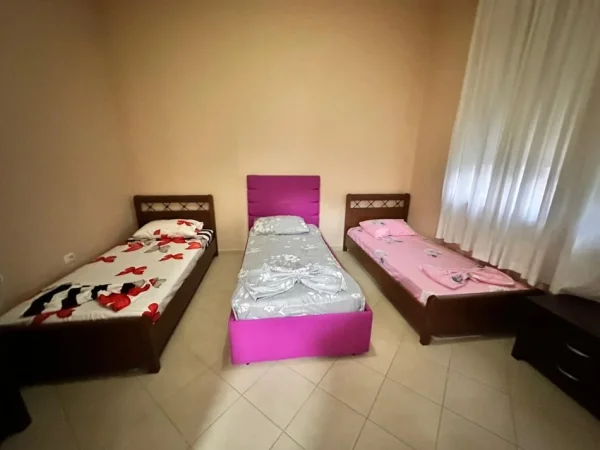 Gjiri Lalezit | kompleksi Lura1, jepet me qera apartament ne plazh 2+1+Ballkon Kati 2, 90 m² 80 € (Gjiri Lalzit Kompleksi Lura1)