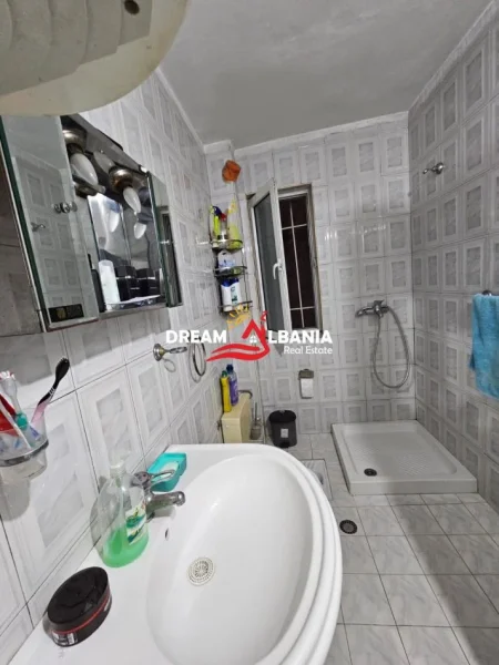 Tirane, shitet apartament 2+1+Ballkon Kati 5, 71 m² 145.000 € (Brryli, perballe Maternitetit te Ri)