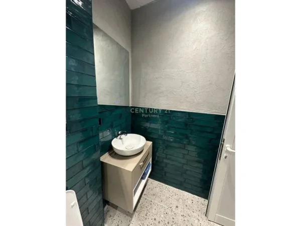 Tirane, shitet apartament Kati 5, 74 m² 217.000 € 