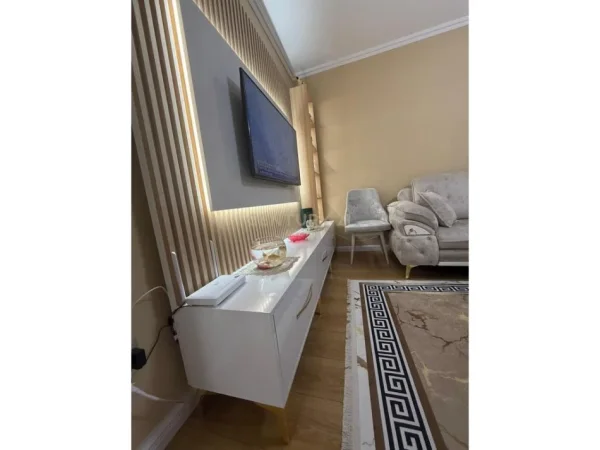 Tirane, shitet apartament 1+1 Kati 3, 54 m² 110.000 € (Rr.Xhanfize Keko)