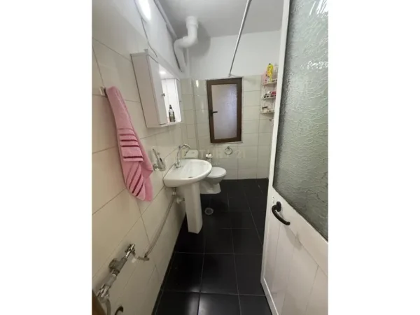 Tirane, shitet apartament 1+1 Kati 3, 54 m² 110.000 € (Rr.Xhanfize Keko)