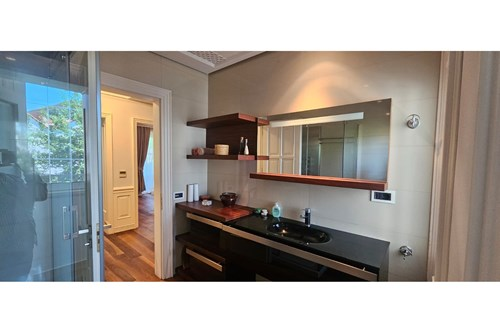 Tirane, jepet me qera apartament 1+1 Kati 2, 75 m² 700 € (Shkolla Kuqe)
