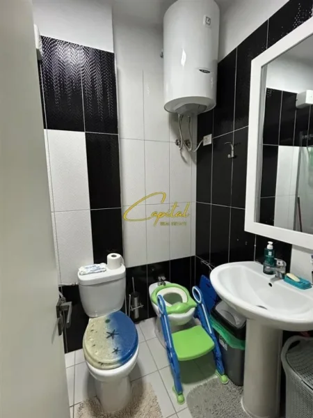 Tirane, jepet me qera apartament 2+1 Kati 6, 95 m² 550 € (YZBERISHT)