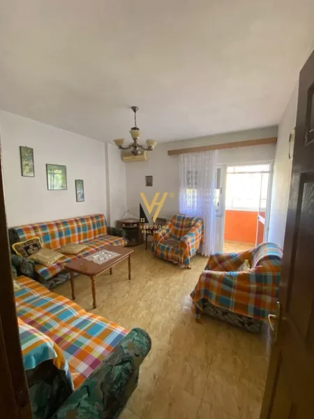 Tirane, jepet me qera apartament 2+1+Ballkon Kati 3, 90 m² 500 € (DON BOSCO)