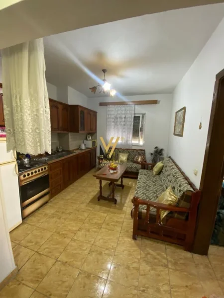 Tirane, jepet me qera apartament 2+1+Ballkon Kati 3, 90 m² 500 € (DON BOSCO)