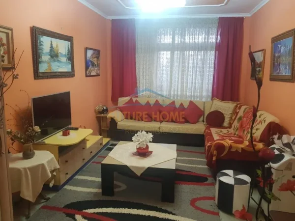 Tirane, shes apartament 4+1+Aneks+Ballkon Kati 4, 111 m² 255.000 € (Gjimnazi Petro Nini)