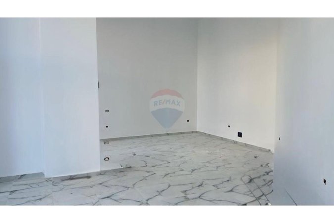 Tirane, jepet me qera dyqan Kati 0, 55 m² 1.400 € (Bulevardi Gjergj Fishta)