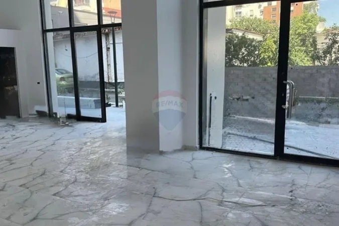 Tirane, jepet me qera dyqan Kati 0, 55 m² 1.400 € (Bulevardi Gjergj Fishta)