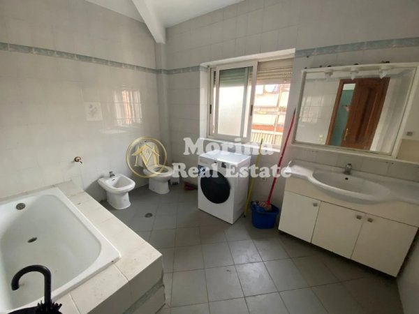Tirane, jepet me qera apartament 2+1+Ballkon Kati 5, 80 m² 450 € (Rruga e Durrsit)