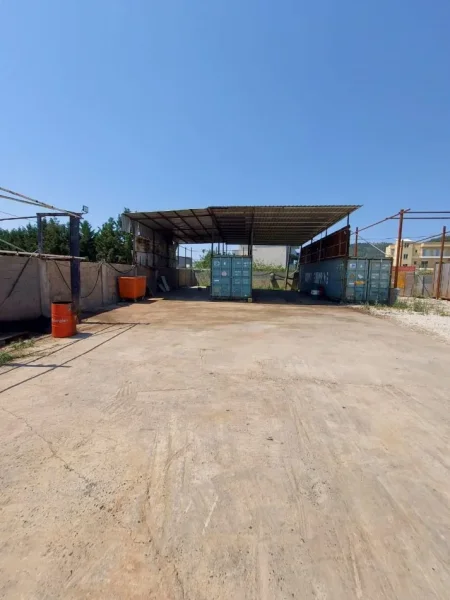 Tirane, jepet me qera magazine Kati 0, 1.000 m² 1.500 € (Vaqarr)