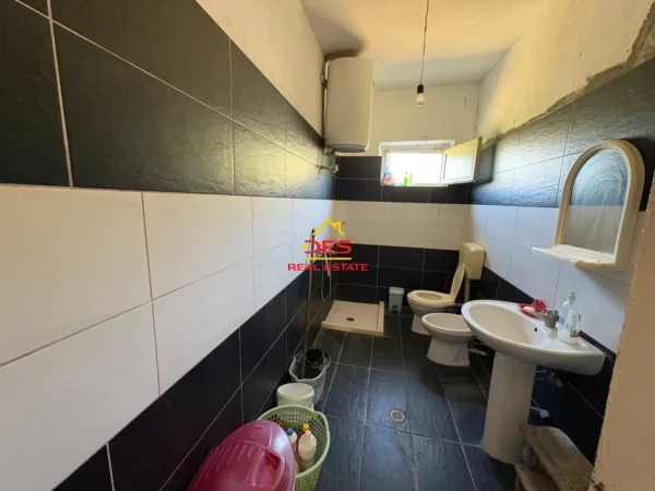 Vlore, shitet shtepi 3+1+Ballkon Kati 0, 92 m² 55.000 € (Kotë, Vlorë)