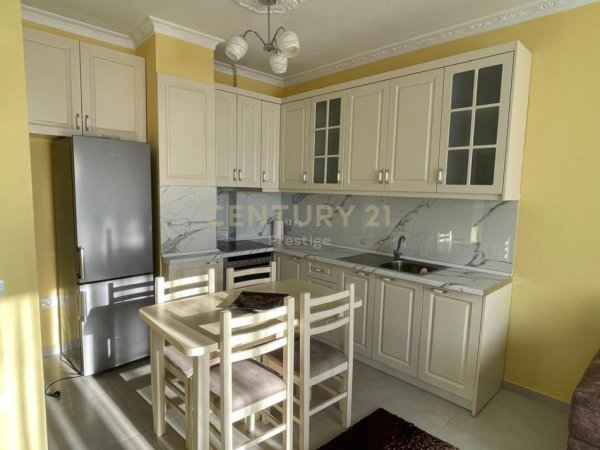 Tirane, jepet me qera apartament 1+1 Kati 2, 60 m² 470 € 