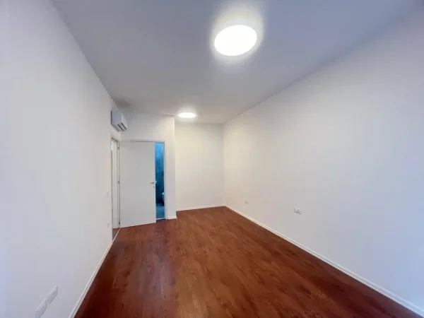Tirane, jepet me qera zyre Kati 2, 97 m² 850 € (komuna e parisit)