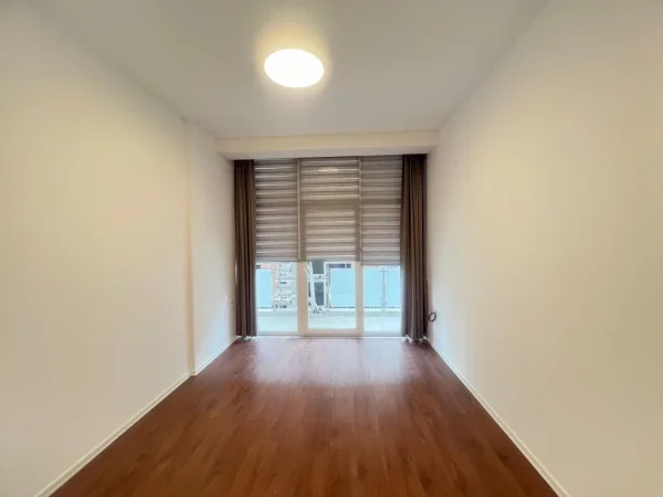 Tirane, jepet me qera zyre Kati 2, 97 m² 850 € (komuna e parisit)