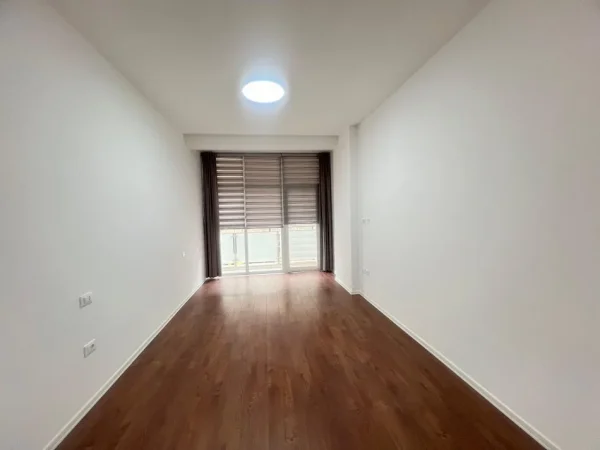 Tirane, jepet me qera zyre Kati 2, 97 m² 850 € (komuna e parisit)