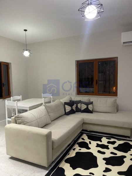 Tirane, jepet me qera apartament 1+1 Kati 3, 70 m² 500 € (Rruga Siri Kodra, blloku i magazinave)