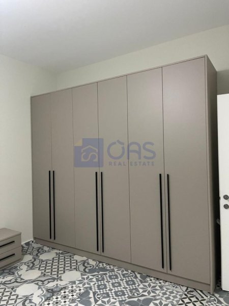 Tirane, jepet me qera apartament 1+1 Kati 3, 70 m² 500 € (Rruga Siri Kodra, blloku i magazinave)