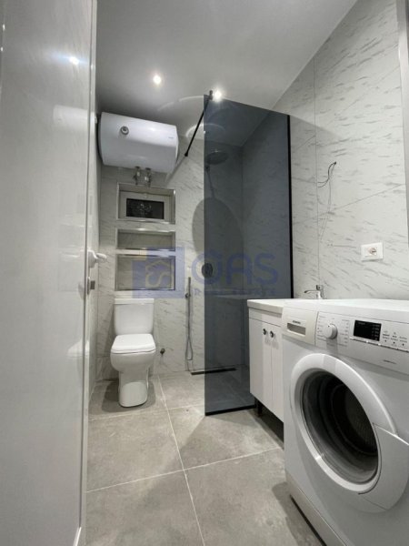 Tirane, jepet me qera apartament 1+1 Kati 3, 70 m² 500 € (Rruga Siri Kodra, blloku i magazinave)