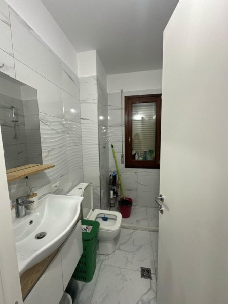 Tirane, jepet me qera apartament 1+1 Kati 1, 60 m² 470 € (Kopeshti Botanik,siper Xhamise)
