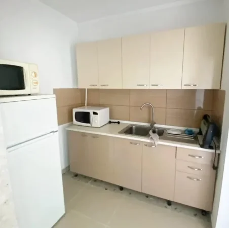 Tirane, jepet me qera apartament 2+1 Kati 4, 90 m² 400 € (JEPET ME QERA SUPER APARTAMENTI 2+1 NE KINOSTUDIO TEK UET)