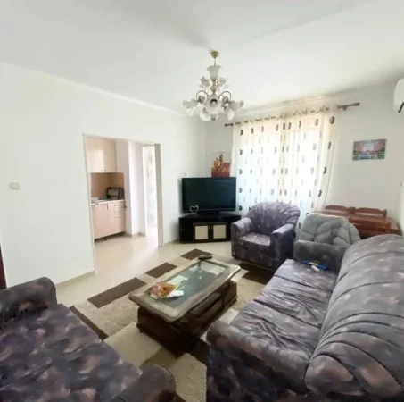 Tirane, jepet me qera apartament 2+1 Kati 4, 90 m² 400 € (JEPET ME QERA SUPER APARTAMENTI 2+1 NE KINOSTUDIO TEK UET)