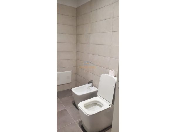 Tirane, jepet me qera apartament 1+1 Kati 8, 66 m² 400 € 
