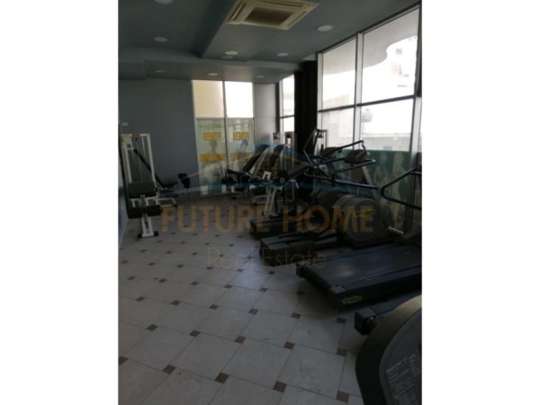 Durres, jepet me qera ambjent biznesi Kati 2, 404 m² 