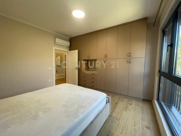 Tirane, jepet me qera apartament 2+1 Kati 2, 116 m² 1.000 € (Rruga Mustafa Xhabrahimi)