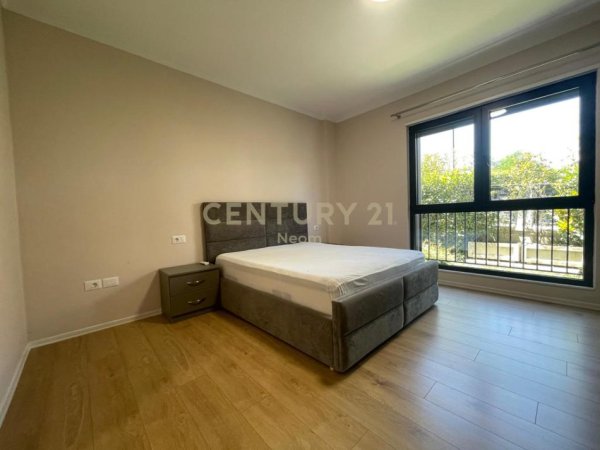 Tirane, jepet me qera apartament 2+1 Kati 2, 116 m² 1.000 € (Rruga Mustafa Xhabrahimi)
