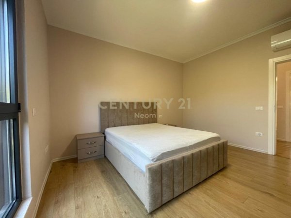 Tirane, jepet me qera apartament 2+1 Kati 2, 116 m² 1.000 € (Rruga Mustafa Xhabrahimi)