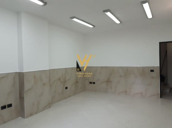 Tirane, jepet me qera dyqan Kati 0, 35 m² 400 € (RRUGA E BOGDANEVE)