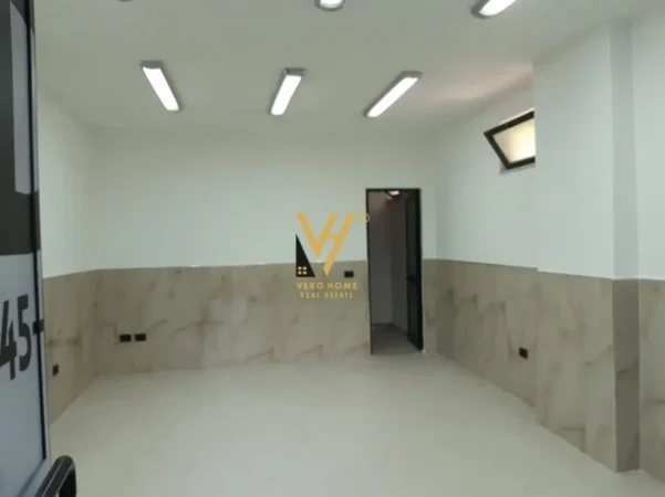 Tirane, jepet me qera dyqan Kati 0, 35 m² 400 € (RRUGA E BOGDANEVE)
