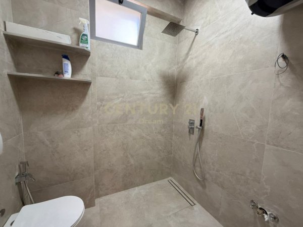 Tirane, jepet me qera apartament 2+1 Kati 4, 85 m² 700 € (Rruga Hamdi Garunja)
