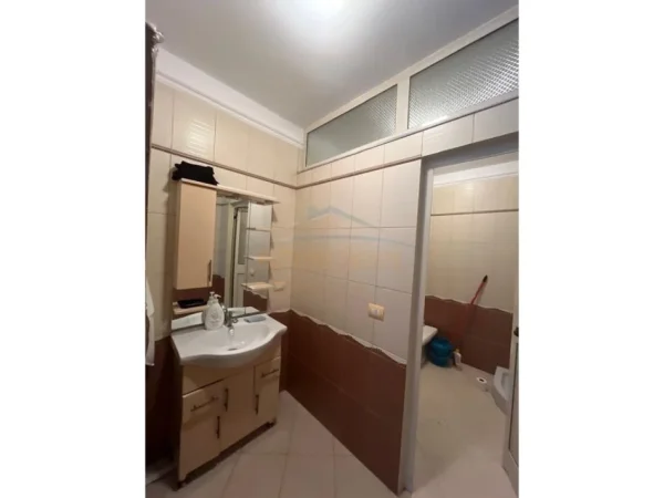 Durres, jap me qera ambjent biznesi Kati 2, 72 m² 500 € 