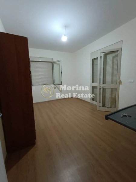 Tirane, jepet me qera apartament 1+1+Ballkon Kati 3, 120 m² 400 € (Fakulteti i Mjekesise)