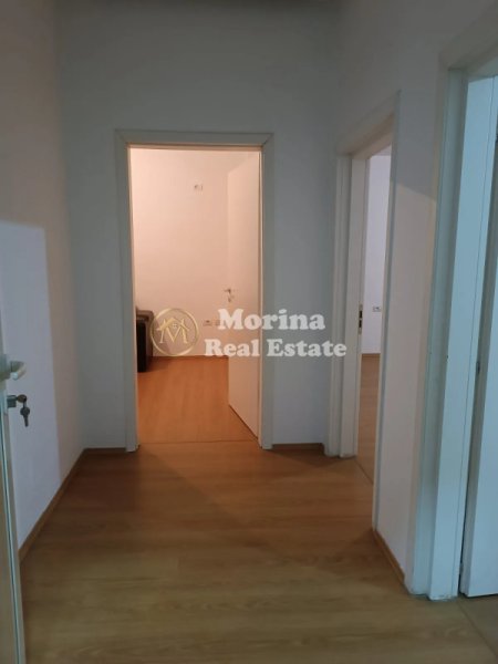 Tirane, jepet me qera apartament 1+1+Ballkon Kati 3, 120 m² 400 € (Fakulteti i Mjekesise)