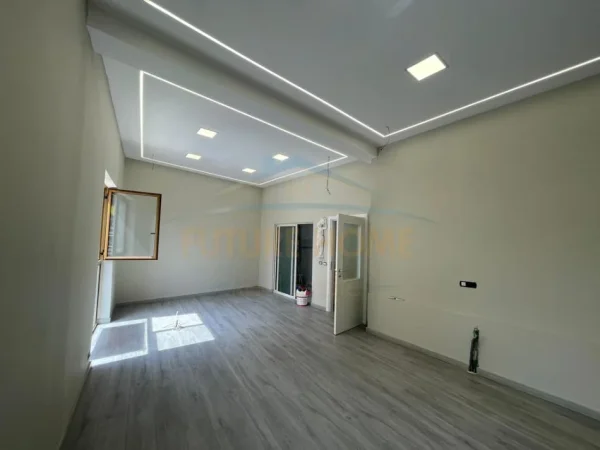 Durres, jepet me qera ambjent biznesi Kati 2, 125 m² 1.000 € 