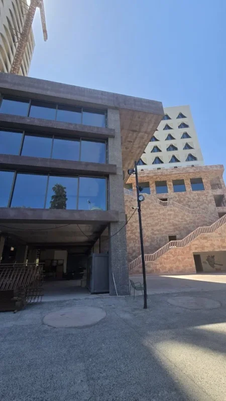 Tirane, shitet ambjent tregtar dyqan Kati 2, 148 m² 1 € (Te sahati)