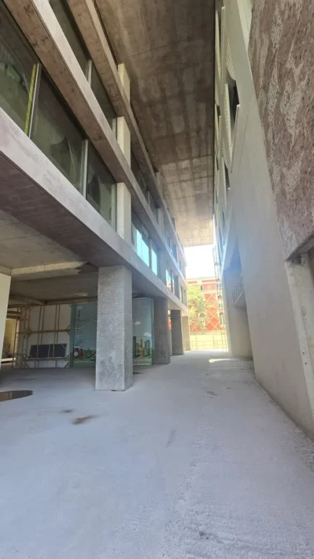 Tirane, shitet ambjent tregtar dyqan Kati 2, 148 m² 1 € (Te sahati)